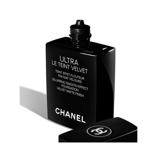 CHANEL ULTRA LE TEINT VELVET BLURRING SMOOTH-EFFECT FOUNDATION