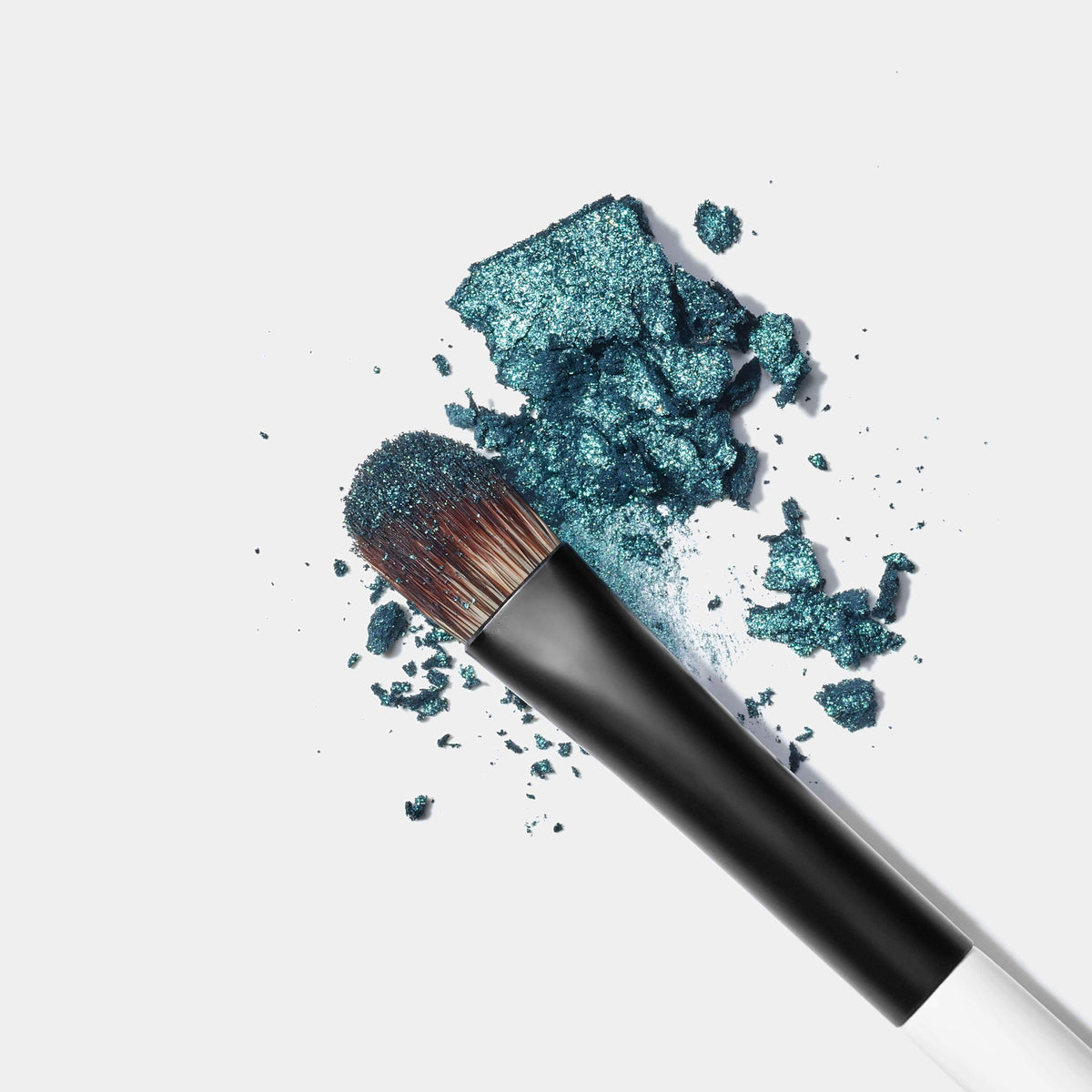 MAKEUP BY MARIO E4 Eyeshadow Shader Brush