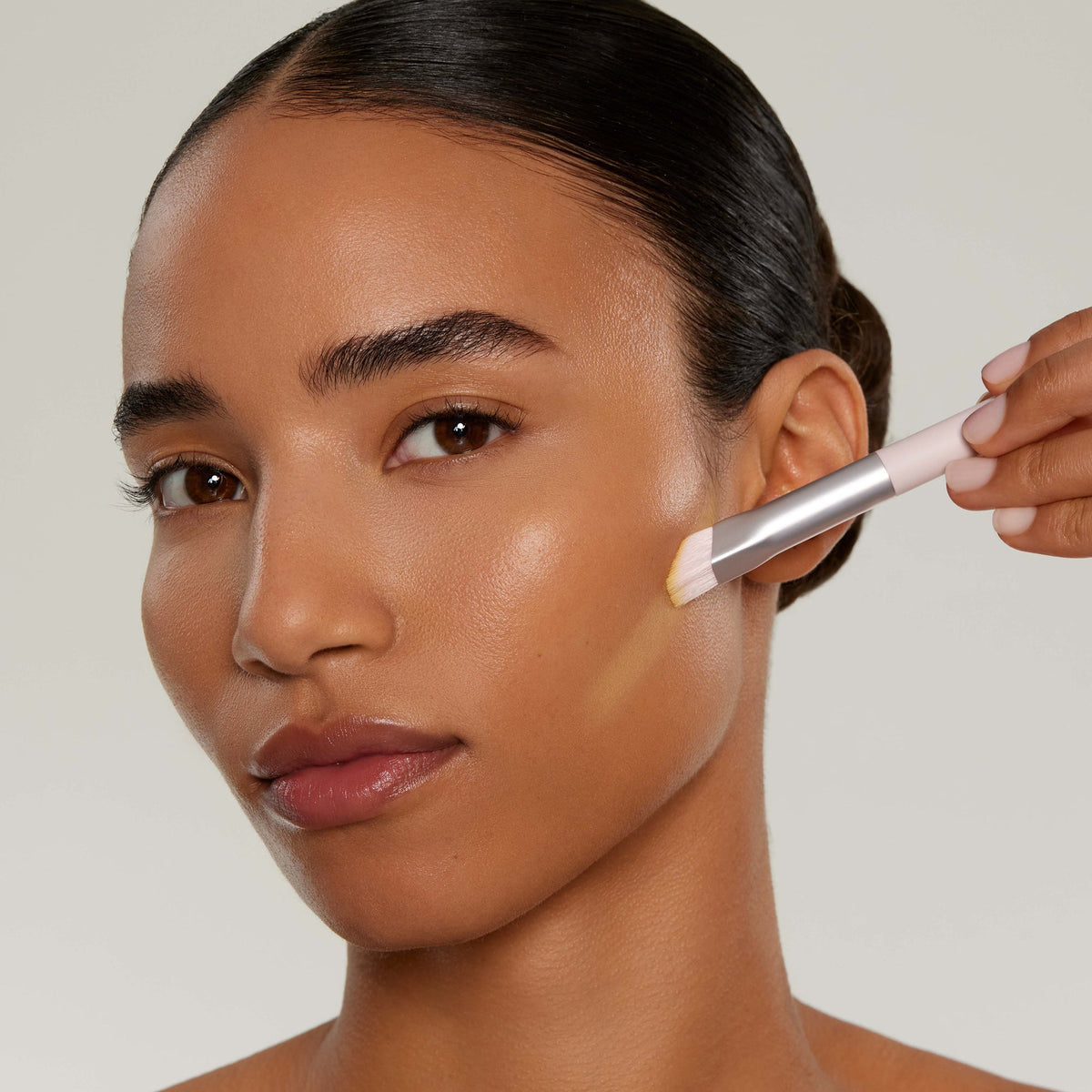 kylie-cosmetics Precise Sculpting Complexion Brush 05
