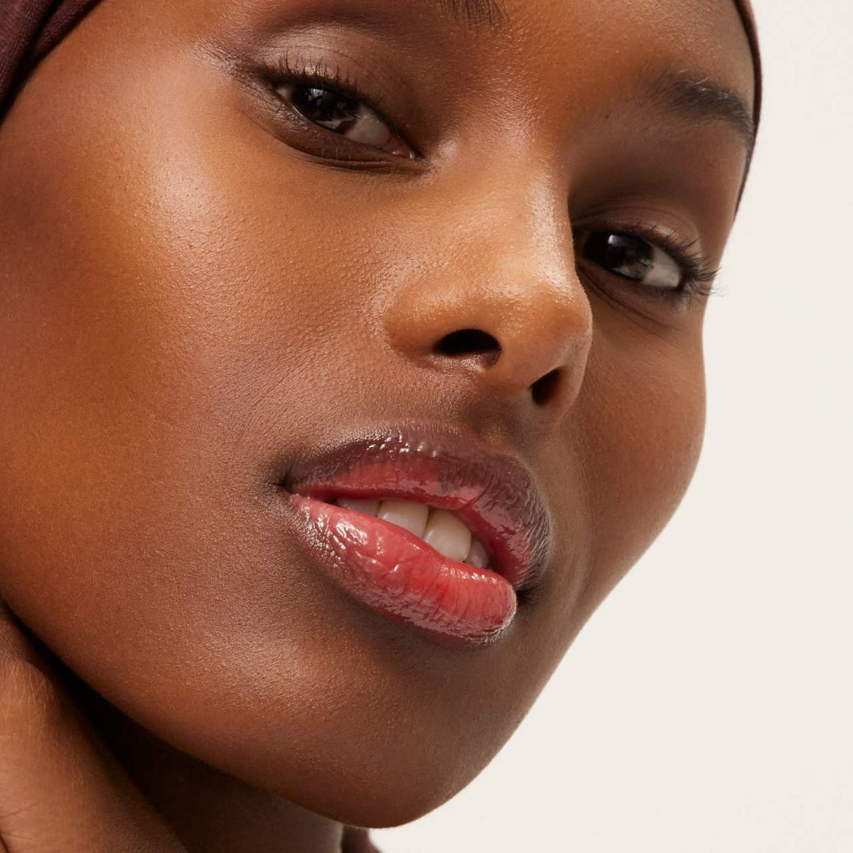 Summer Fridays Lip Butter Balm Treatment for Hydration + Nourishing Shine - Poppy - sheer citrus coral