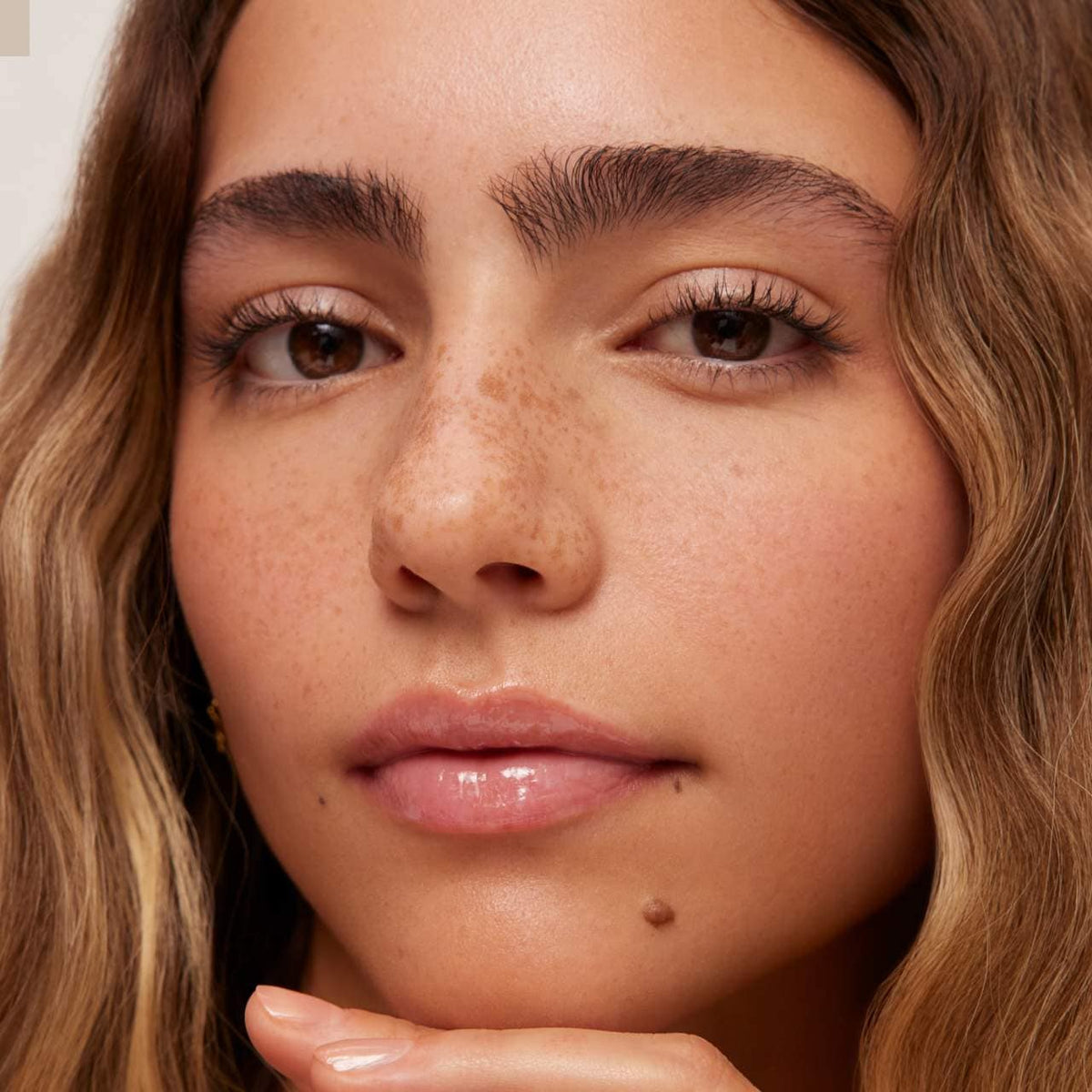 Summer Fridays Lip Butter Balm Treatment for Hydration + Nourishing Shine - Vanilla - sheer clear