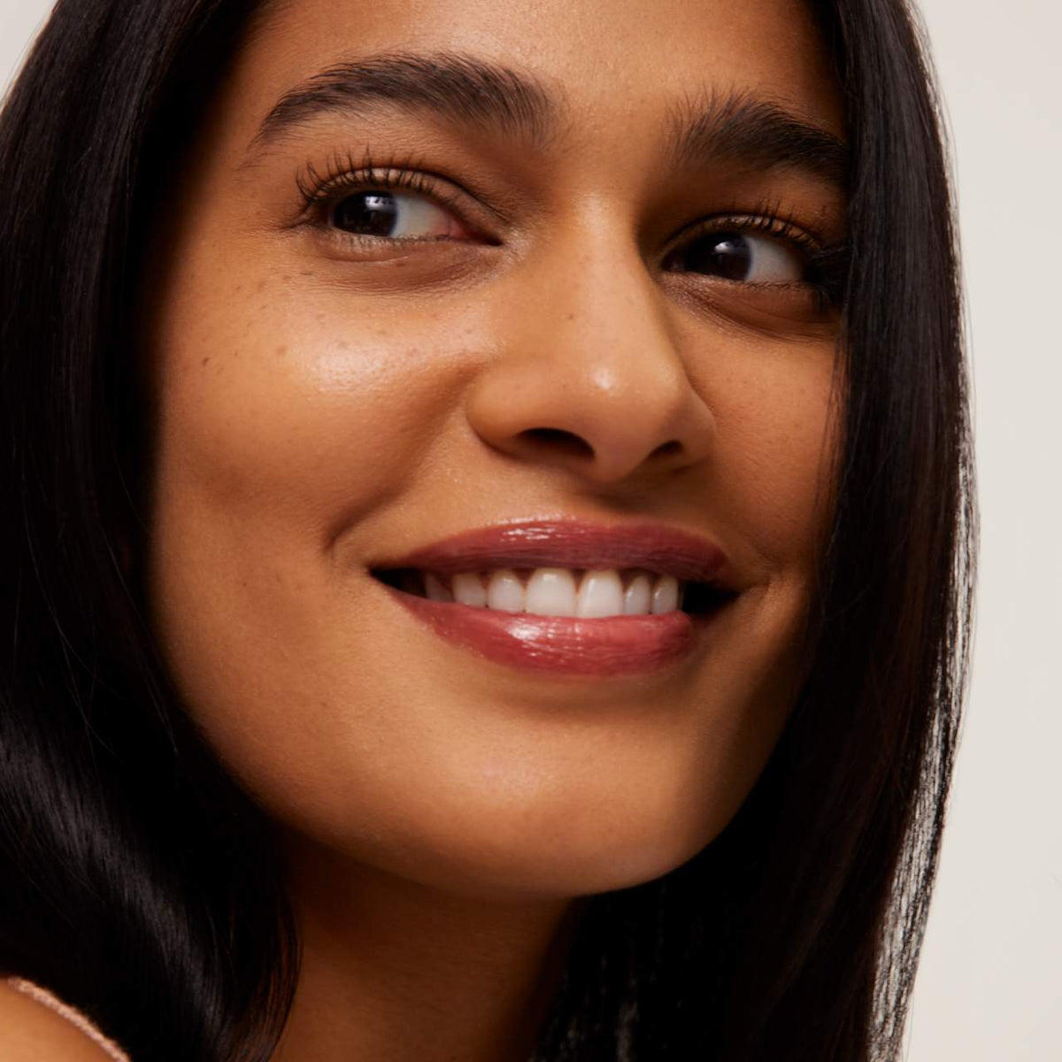 Summer Fridays Lip Butter Balm Treatment for Hydration + Nourishing Shine - Cherry - sheer cherry red